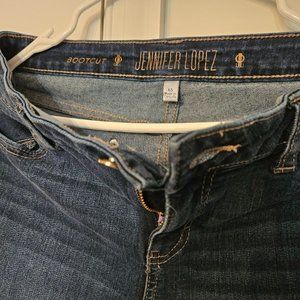 NEUSED MEDIUM DENIM COLOR SIZE 6S BOOT CUT JEANS